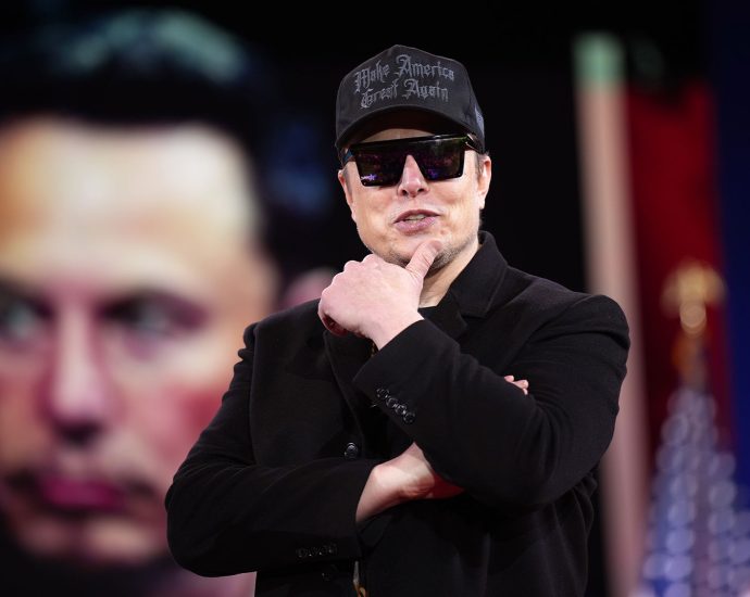 “stick-to-spaceships”:-musk-interview-grows-tense-during-grilling-on-the-traitor-admin-policies