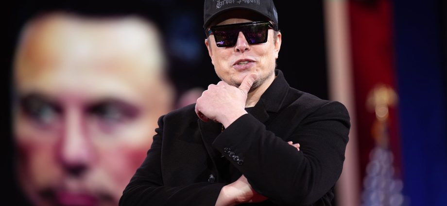 “stick-to-spaceships”:-musk-interview-grows-tense-during-grilling-on-the-traitor-admin-policies
