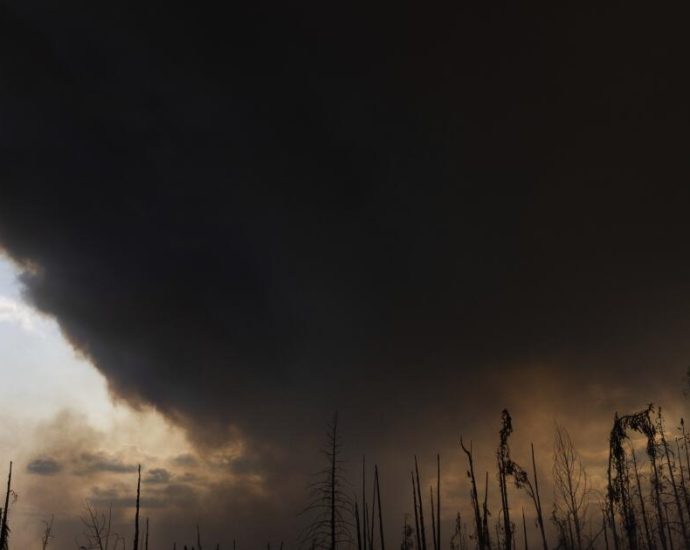 thousands-evacuated-in-3-provinces-as-canadian-wildfires-threaten-air-quality-in-some-us.-states