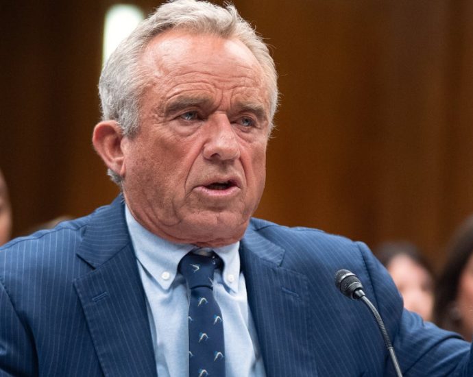 cdc-changes-covid-vaccine-recommendations-—-but-doesn’t-go-as-far-as-rfk-jr.-wanted
