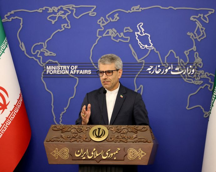 iran-demands-sanctions-relief-guarantee-in-nuclear-talks-with-us