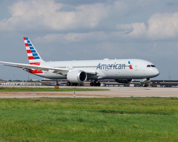 american-airlines-suffers-booking-system-outage