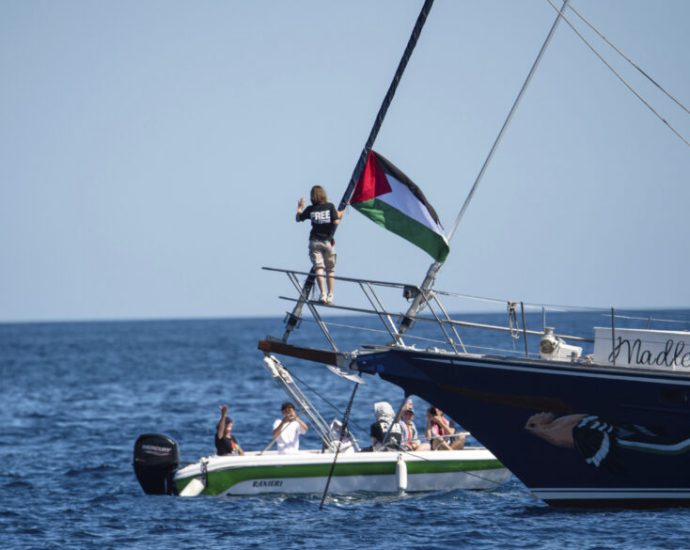 greta-thunberg-and-11-other-volunteers-set-sail-for-gaza