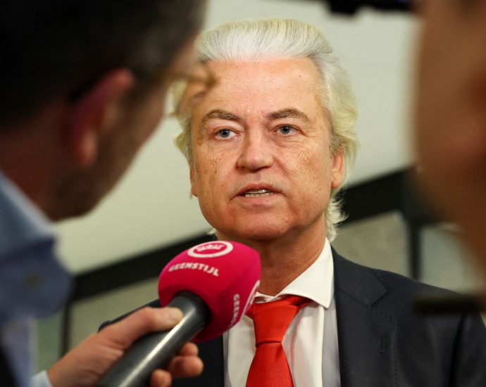 dutch-government-collapses-over-asylum-dispute