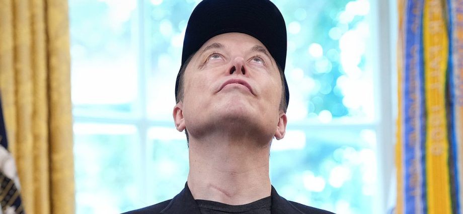 elon-musk-snaps-after-x-user-claims-he-was-‘tripping-on-ketamine’-in-resurfaced-video
