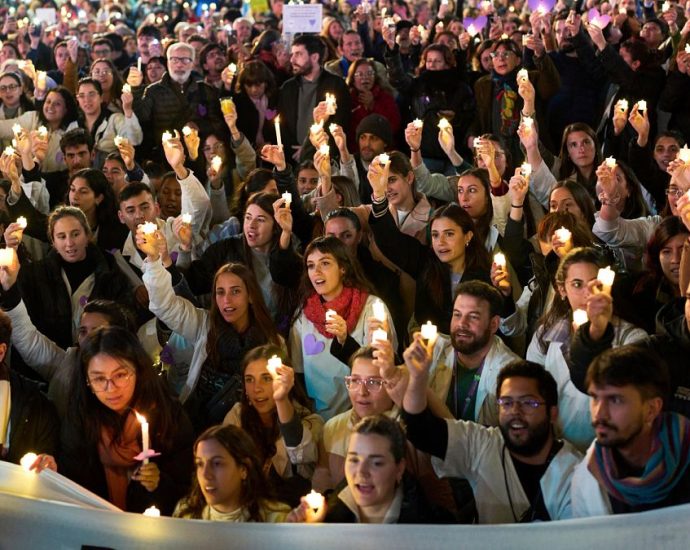 argentine-hospital-staff-protest-over-pay-and-conditions