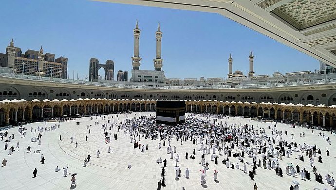 saudi-arabia-tackles-sweltering-heat-as-muslim-pilgrims-embark-on-hajj-journey