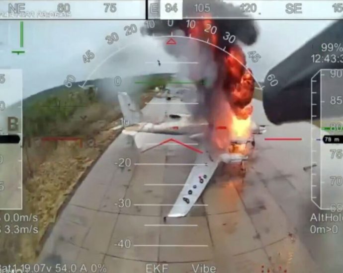 us-senator-compares-ukrainian-spiderweb-drone-operation-to-anti-terror-bin-laden-killing