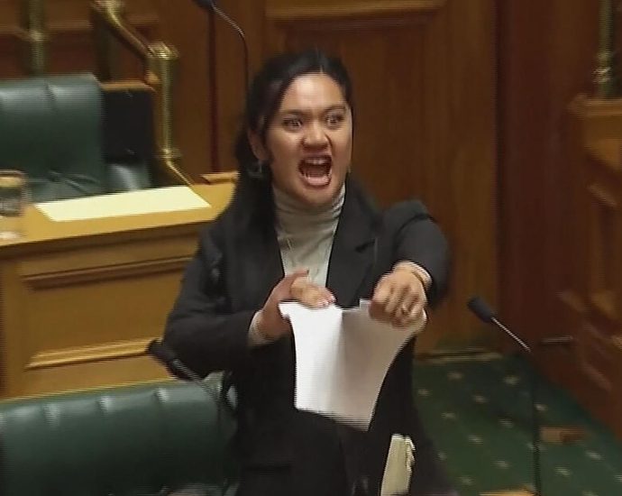 maori-lawmakers-suspended-over-protest-haka-performed-in-new-zealand-parliament