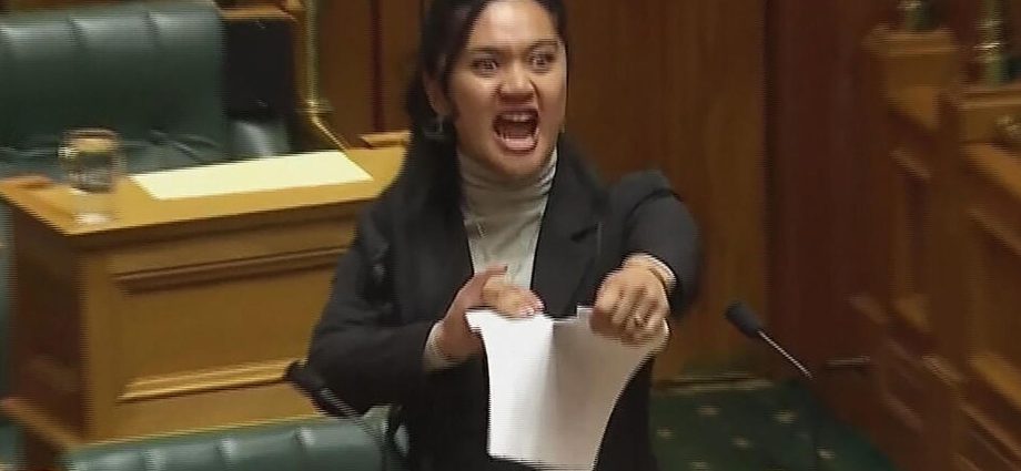 maori-lawmakers-suspended-over-protest-haka-performed-in-new-zealand-parliament