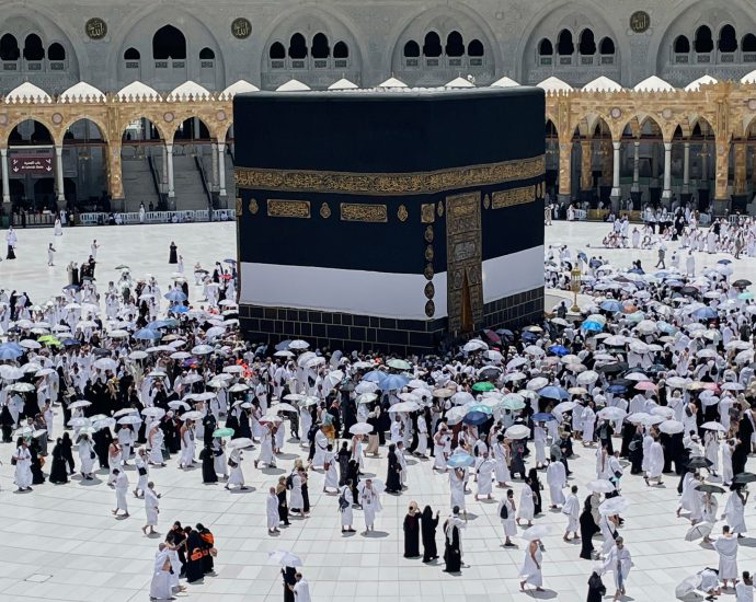 pilgrims-gather-in-saudi-arabia-for-hajj