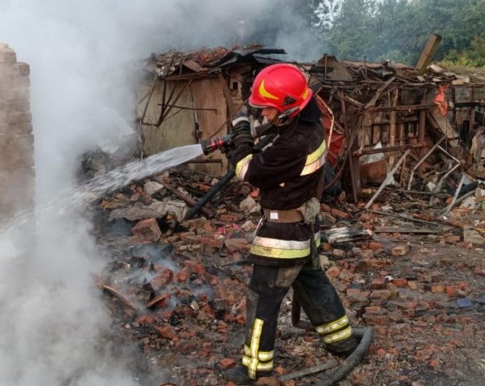 russian-drone-strike-kills-5-as-moscow-pledges-response-to-ukraine-attacks