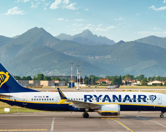 mother-&-toddler-injured-in-ryanair-boeing-737-max-turbulence-incident