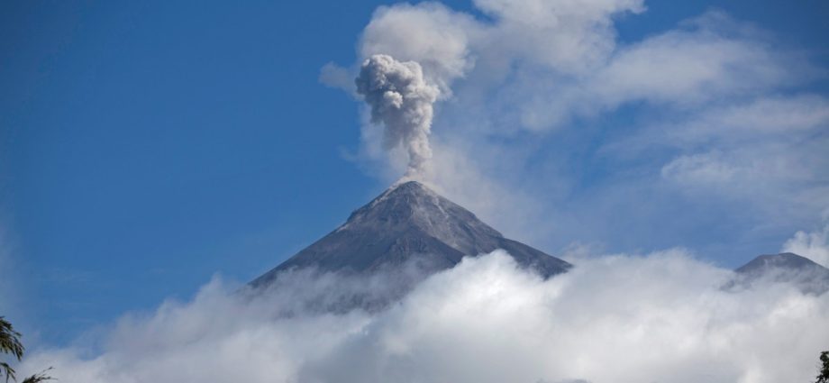 guatemala’s-‘volcano-of-fire’-sends-ash,-lava-flowing-as-hundreds-flee