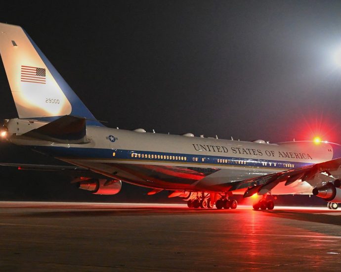 air-force-secretary-says-luxury-boeing-747-8-transformation-will-cost-less-than-$400-million