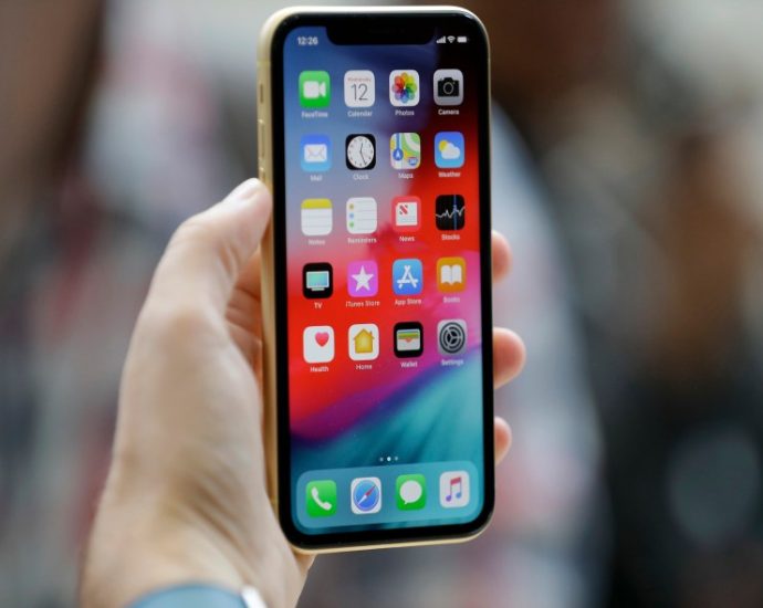 spyware-suspected-on-iphones-of-us,-eu-political-figures:-report