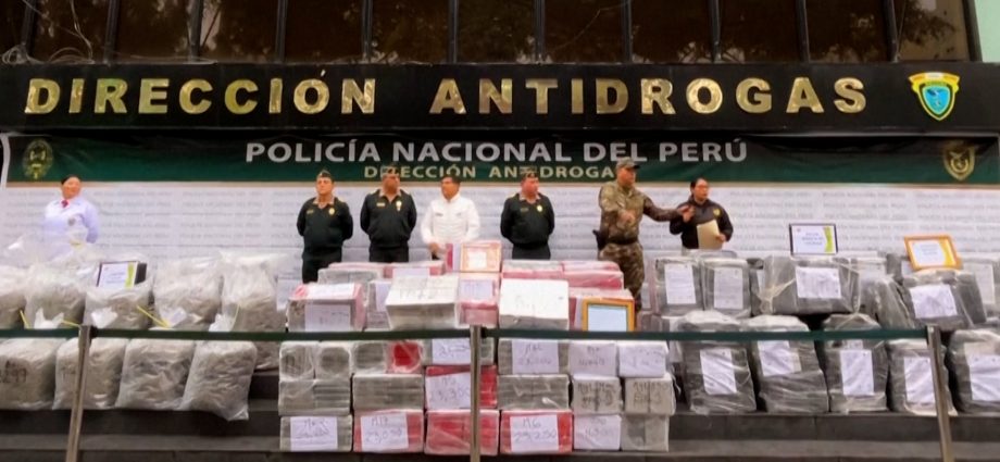 peruvian-police-seize-5.5-tonnes-of-drugs-in-major-raid