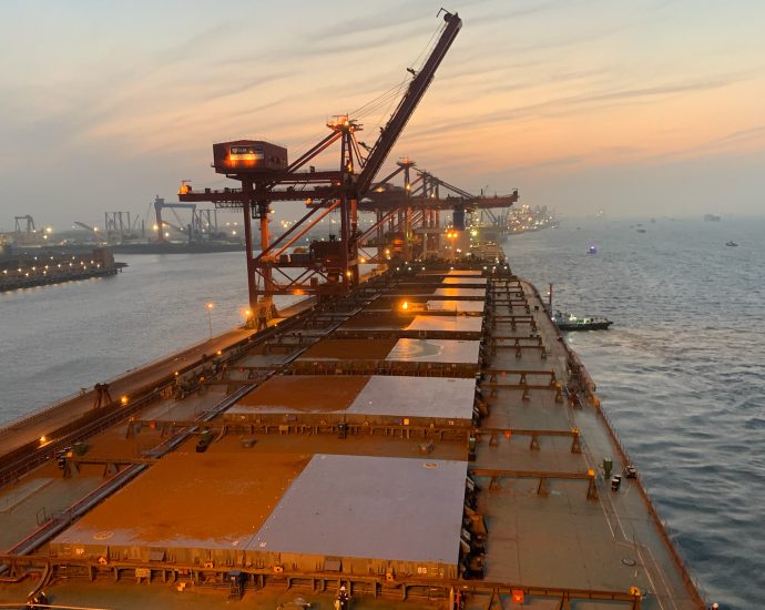 study:-burning-heavy-fuel-oil-with-scrubbers-is-the-best-available-option-for-bulk-maritime-shipping