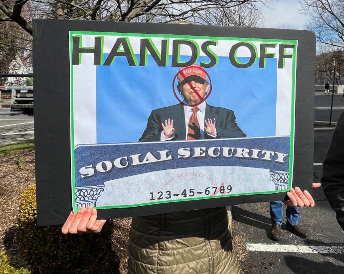 us-supreme-court-grants-doge-access-to-sensitive-social-security-data