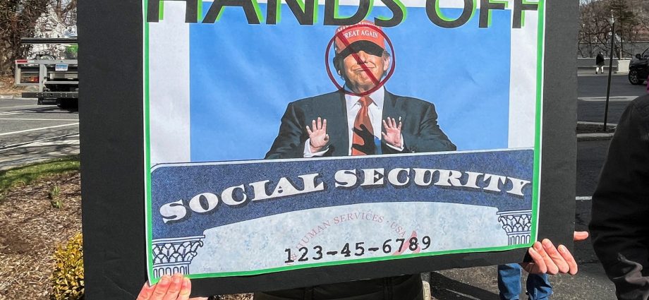 us-supreme-court-grants-doge-access-to-sensitive-social-security-data