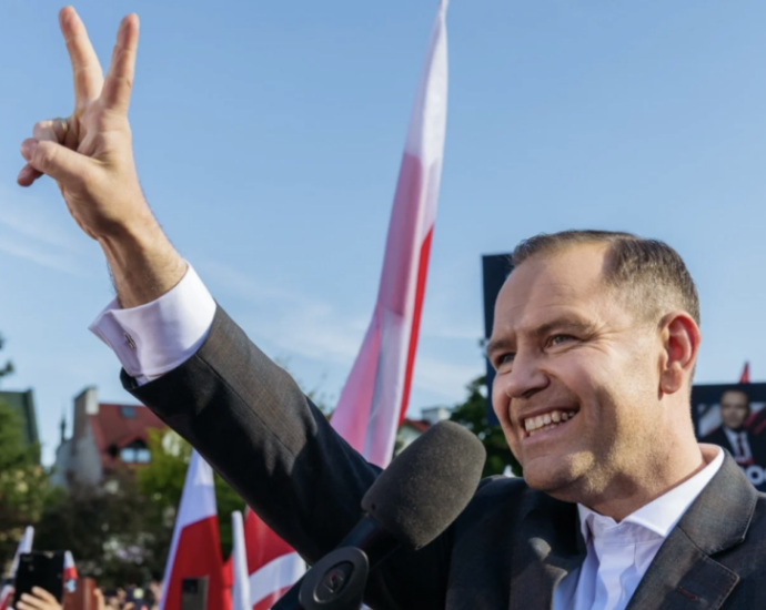 former-polish-president-demands-election-recount-after-anti-ukraine-candidate-wins