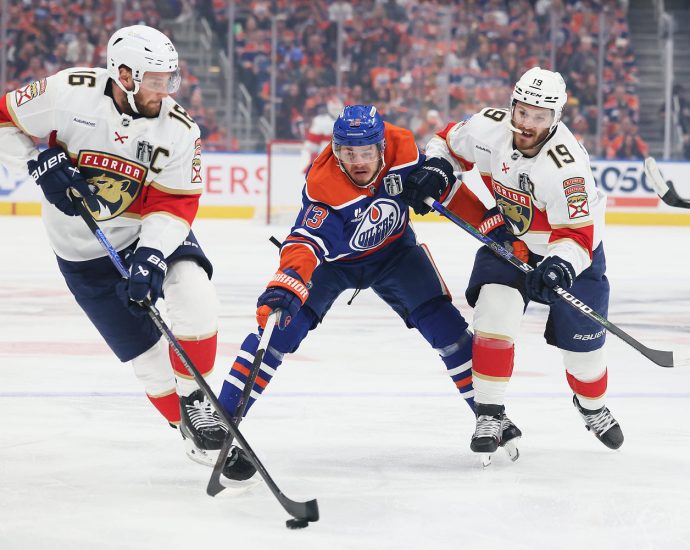 panthers-win,-5-4,-game-2-against-oilers-in-double-ot-to-tie-stanley-cup-series-1-1