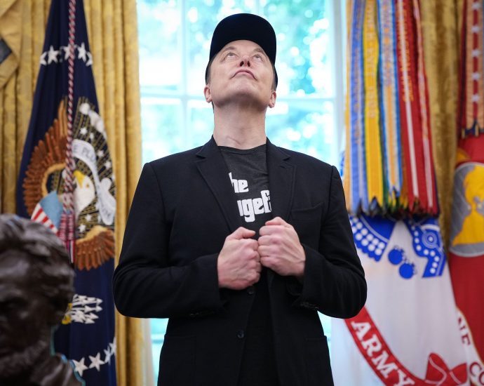 ‘100%-stupid’:-maga-world-is-cautiously-turning-on-elon-musk