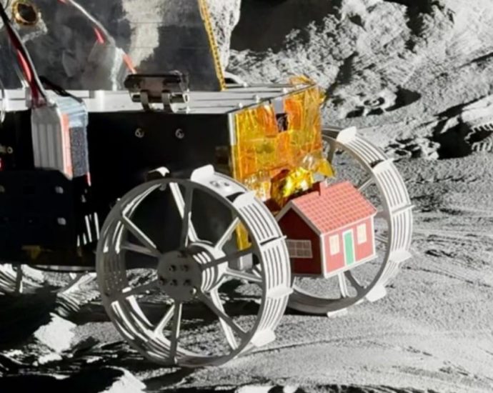 Japanese spacecraft goes dark during attempted moon landing. Its payload would have been a world-first.
