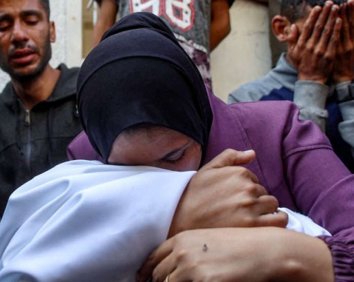 israeli-attacks-on-gaza-kill-34-people,-including-several-near-aid-site