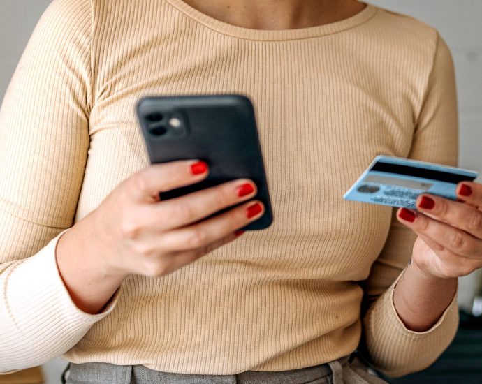 when-it-comes-to-saving,-gen-z-asks:-‘what’s-the-point?’-that’s-dangerous,-expert-says