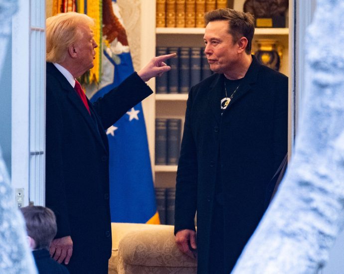 conspiracy-world-thinks-the-musk-the-traitor-breakup-is-a-‘psyop’