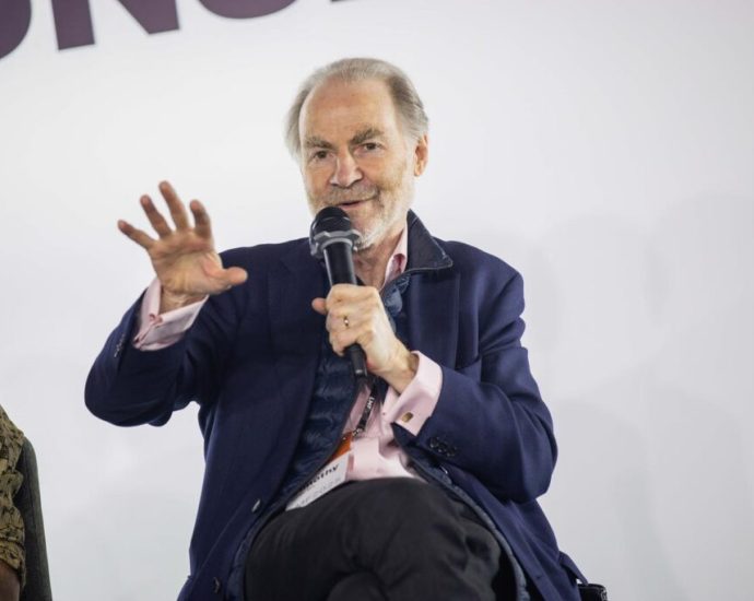 oxford-historian-has-a-7-point-plan-for-saving-democracy.-can-ukraine-afford-to-wait?