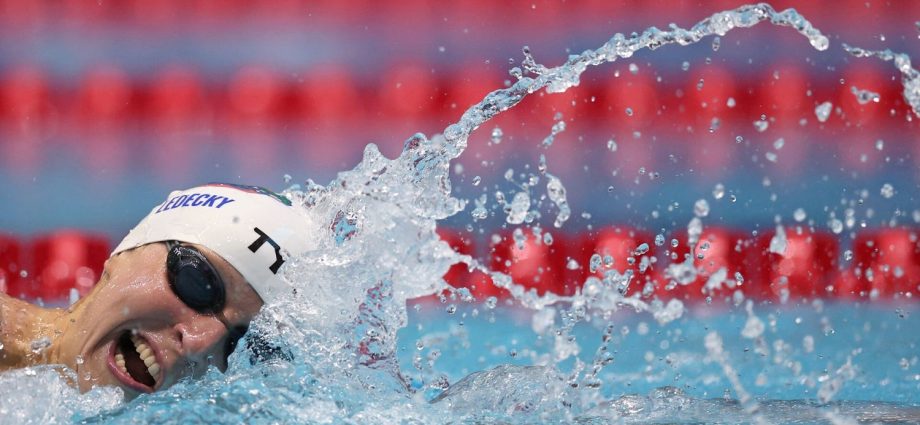 katie-ledecky,-bobby-finke,-gretchen-walsh-win-third-titles-at-nationals,-history-calls-at-worlds