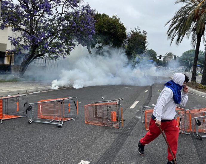 after-2-days-of-clashes-over-immigration-raids,-national-guard-will-be-sent-to-la.,-official-says