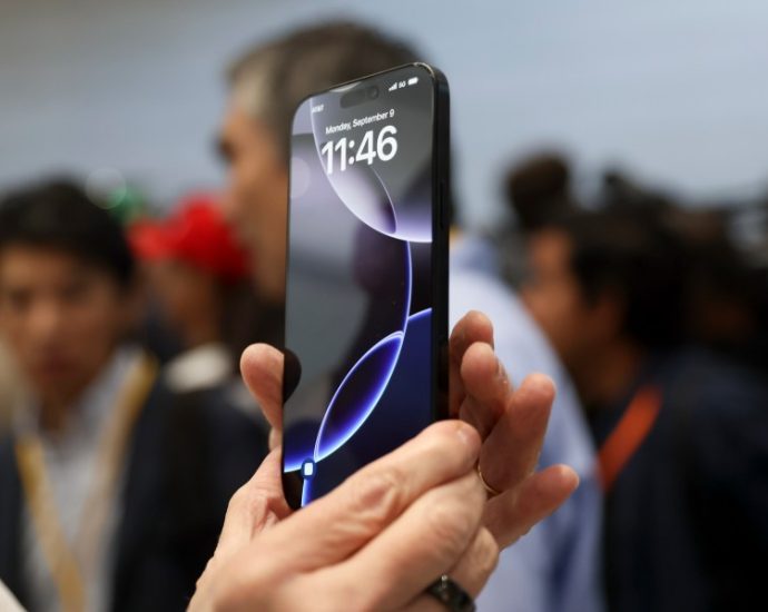 the-traitor-threatens-50%-tariffs-on-eu-and-25%-penalties-on-smart-phones-as-his-trade-war-intensifies