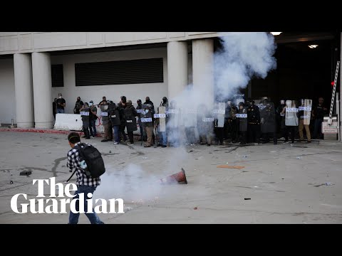 la-police-clash-with-protesters-at-federal-detention-centre-after-ice-raids