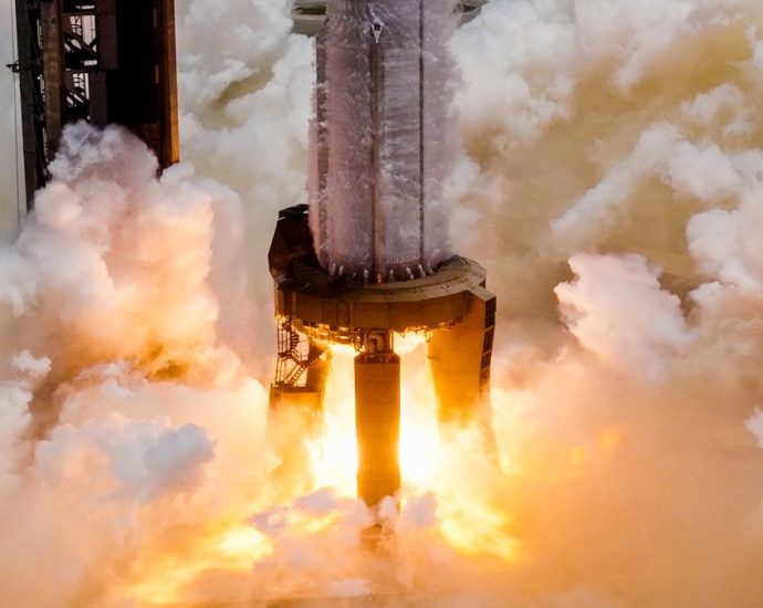 SpaceX fires up Super Heavy booster ahead of Starship’s 10th test flight (video)