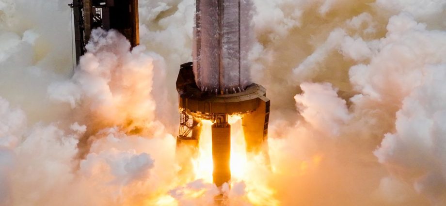 SpaceX fires up Super Heavy booster ahead of Starship’s 10th test flight (video)
