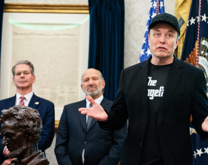 “wouldn’t-describe-it-as-a-fistfight”:-white-house-speaks-on-musk,-bessent-scrap