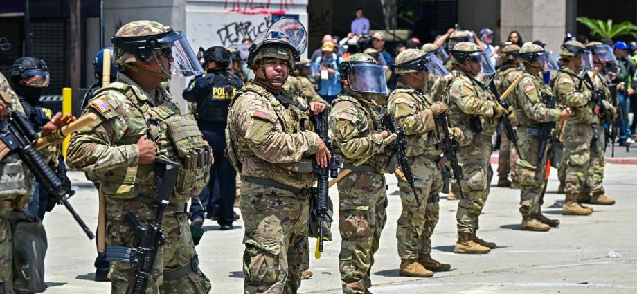 national-guard-arrives-in-los-angeles-as-ice-protests-continue