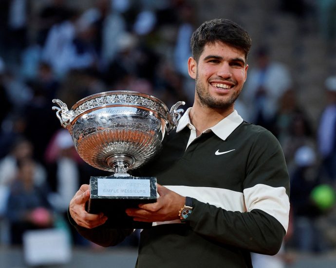 alcaraz-beats-sinner-to-win-epic-2025-french-open-men’s-singles-final