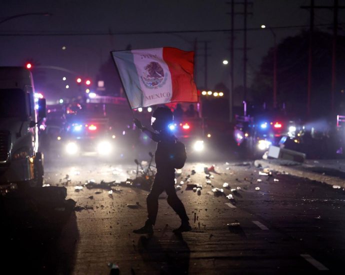 paramount,-a-proud-latino-suburb,-thrust-into-center-of-the-traitor-crackdown