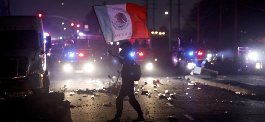 paramount,-a-proud-latino-suburb,-thrust-into-center-of-the-traitor-crackdown