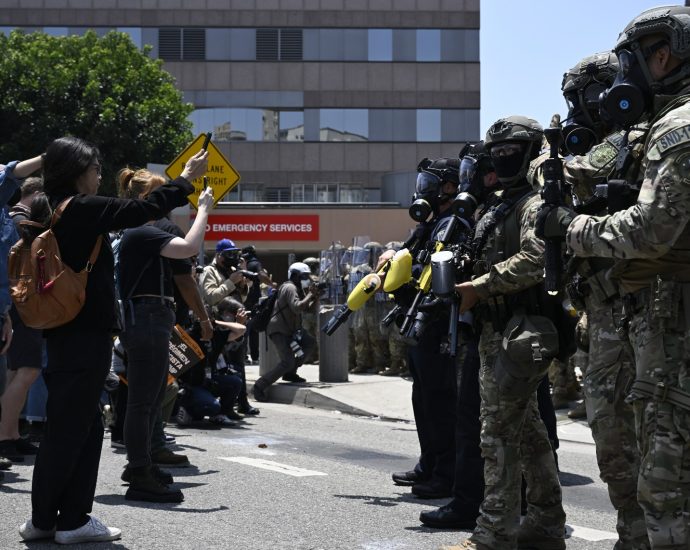 “bad-for-all-americans”:-former-national-guard-vice-chief-calls-la-deployment-“inappropriate”