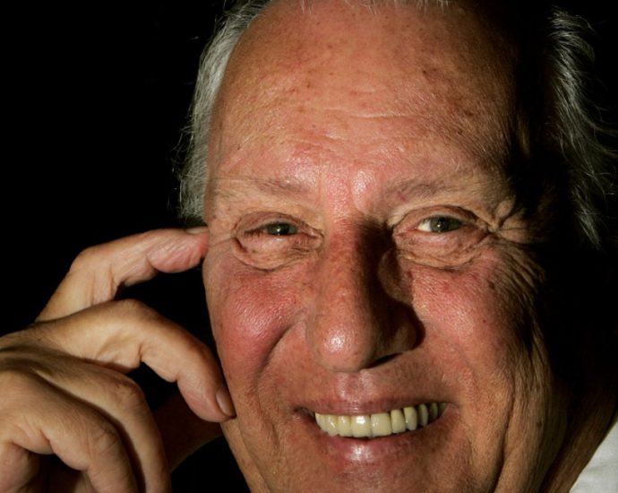 frederick-forsyth,-former-spy-and-day-of-the-jackal-author,-dies-aged-86