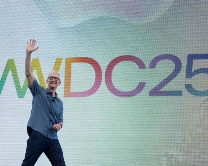 apple-unveils-software-redesign-while-reeling-from-ai-missteps,-tech-upheaval-and-the-traitor’s-trade-war