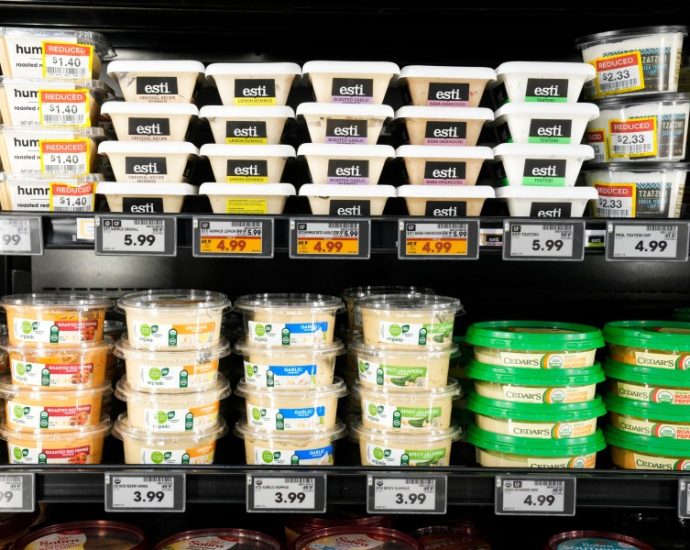 shoppers-are-wary-of-digital-shelf-labels,-but-a-study-found-they-don’t-lead-to-price-surges
