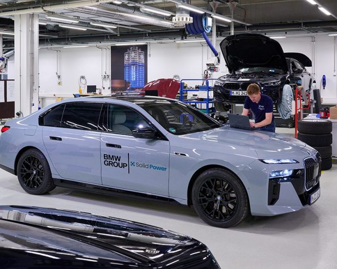 bmw-group-and-solid-power-test-solid-state-battery-cells-in-a-bmw-i7