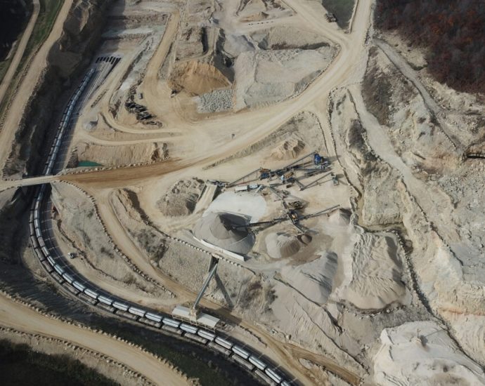 as-an-eastern-iowa-quarry-seeks-to-quadruple-its-water-use,-residents-urge-the-state-to-intervene