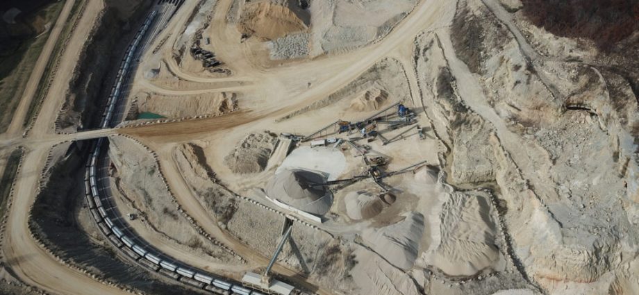 as-an-eastern-iowa-quarry-seeks-to-quadruple-its-water-use,-residents-urge-the-state-to-intervene